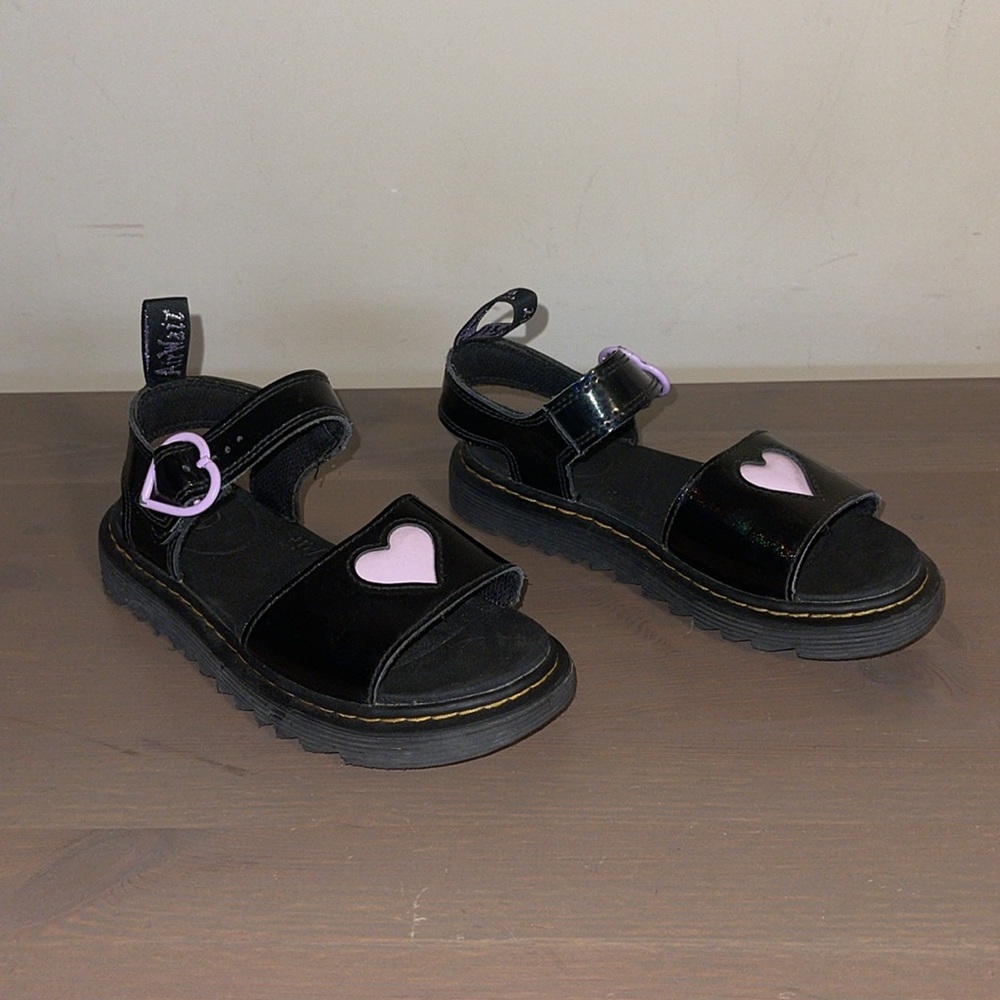Dr. Martens “Marlowe Hearts” Patent Black Mary Jane Sandals - Girl’s Size 2 - Picture 5 of 11